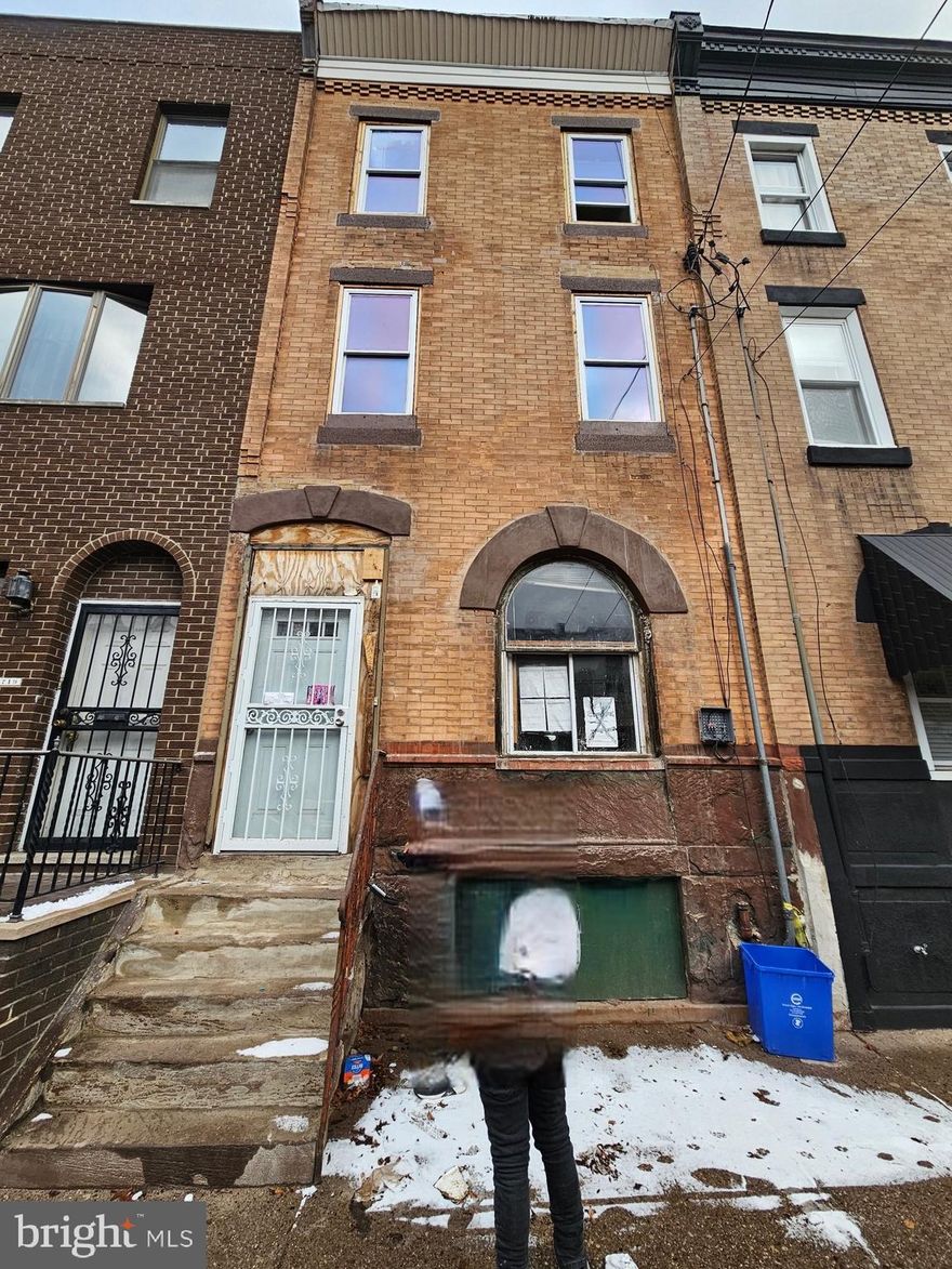 This is a blank canvas with the opportunity to have a 2 to 3 unit building in a great area for someone with vision. Don’t miss out on this incredible opportunity to start with a blank canvas and create your own multifamily property.