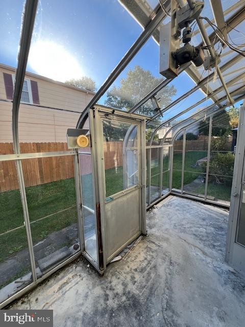 WHITE OAK MANOR - Residential Lease