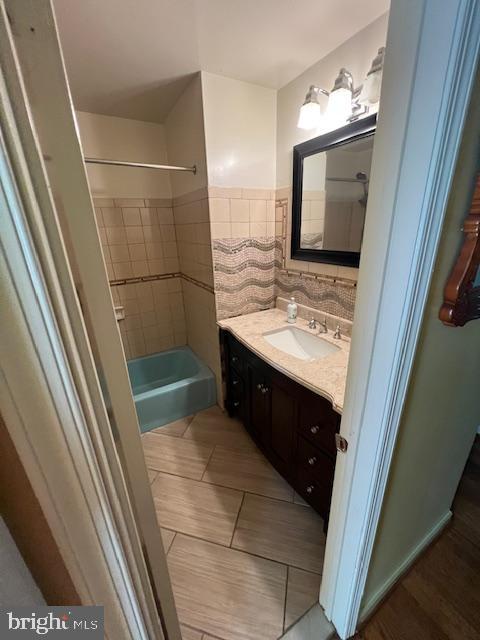 WHITE OAK MANOR - Residential Lease