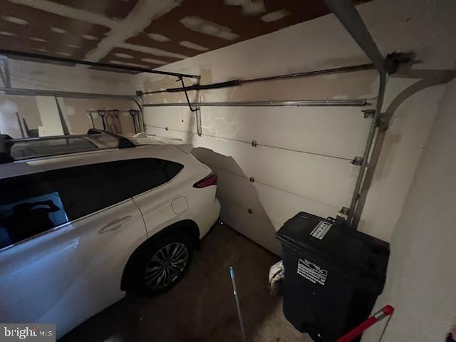 WHITE OAK MANOR - Residential Lease