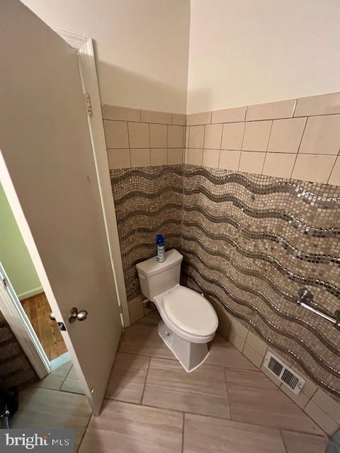 WHITE OAK MANOR - Residential Lease