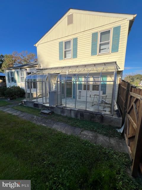 WHITE OAK MANOR - Residential Lease