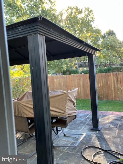 WHITE OAK MANOR - Residential Lease