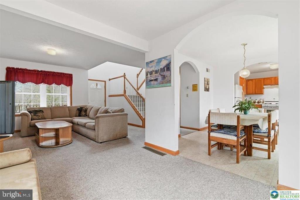 ARROWHEAD LAKE - Residential