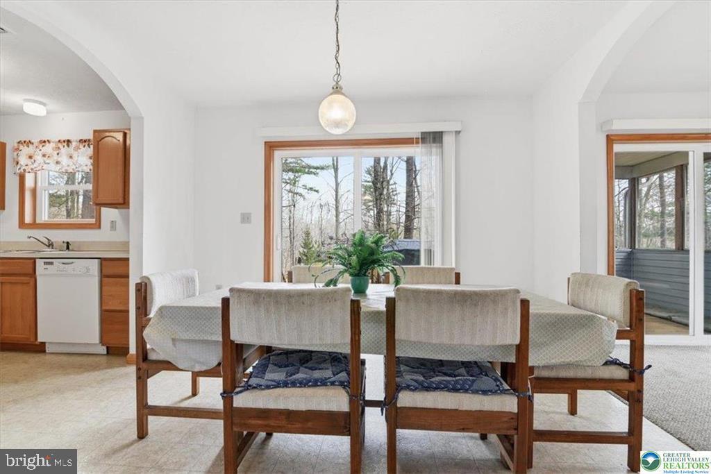 ARROWHEAD LAKE - Residential