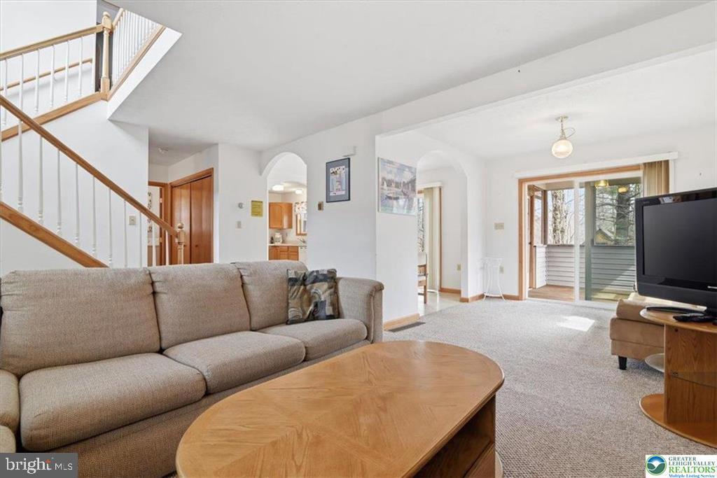 ARROWHEAD LAKE - Residential