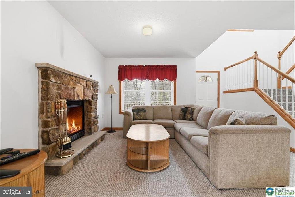 ARROWHEAD LAKE - Residential