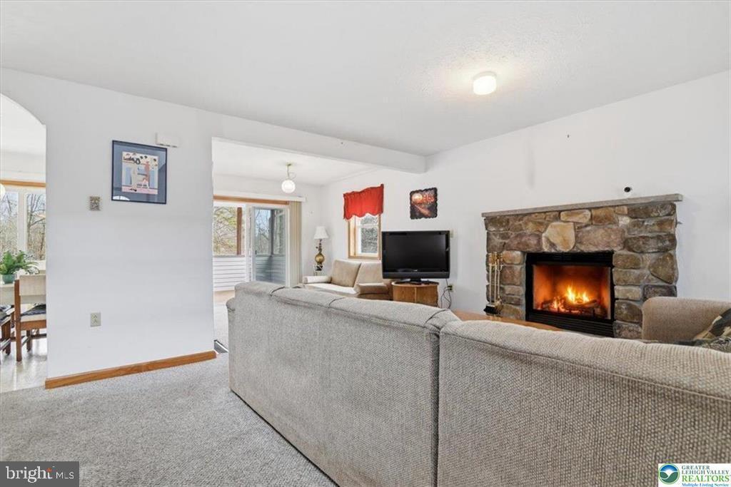 ARROWHEAD LAKE - Residential