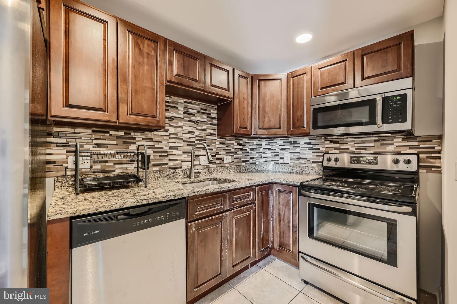 HAMPDEN HISTORIC DISTRICT - Residential Lease