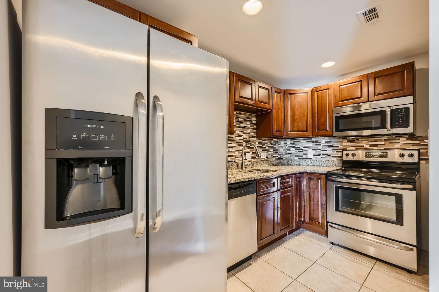 HAMPDEN HISTORIC DISTRICT - Residential Lease