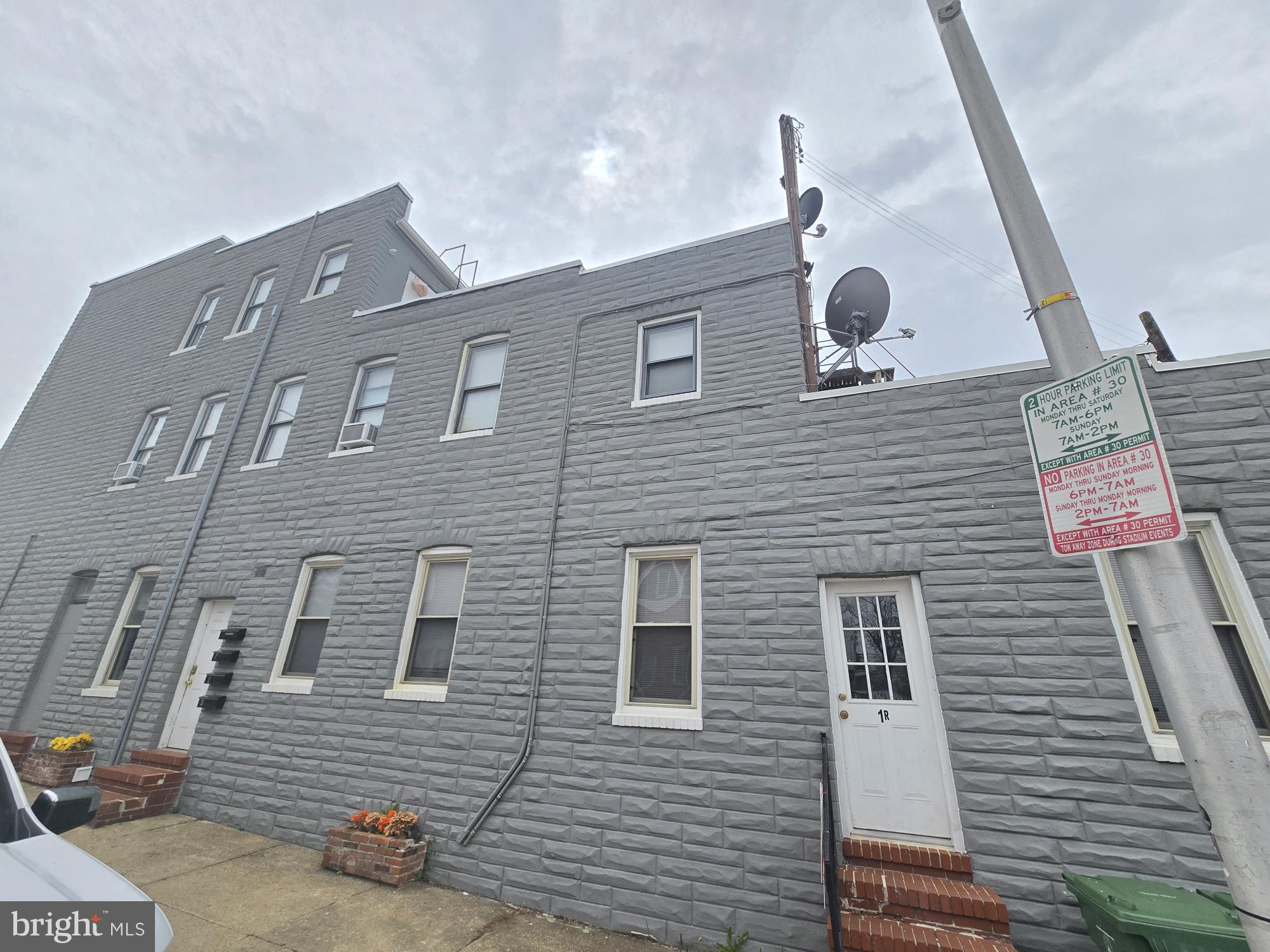 Beautiful 1 bedroom 1 bathroom first floor apartment located in South Baltimore just steps away from Federal Hill, Orioles Stadium, Ravens Stadium, 95 north and south. This one bedroom features Stove and Refrigerator, laminated floors windows for lots of natural light. Spacious bathroom along with eat in kitchen. Washer and Dryer located in the basement of the building. Comes see this place before its gone.
Application Qualifications: Minimum monthly income 3 times the tenant’s portion of the monthly rent, acceptable rental history, credit history and criminal history, which all must be verifiable. The application fee is $42 per adult which is non-refundable. They must submit their two most recent pay-stubs along with picture I.D.
