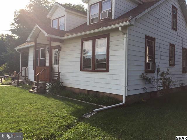 RIGHT ON THE LINE FOR SUSQUENITA SCHOOL DISTRICT,4 BEDROOMS, 2 BATHS, MINUTES INTO HARRISBURG, WALKING DISTANCE TO CLUGG'S RESTAURANT, GREAT STARTER HOME AND PRICED RIGHT. BLOCK BUILDING IN THE REAR OF THE PROPERTY IS A WORKSHOP BELONGING TO THE ADJOINING PROPERTY OWNER.