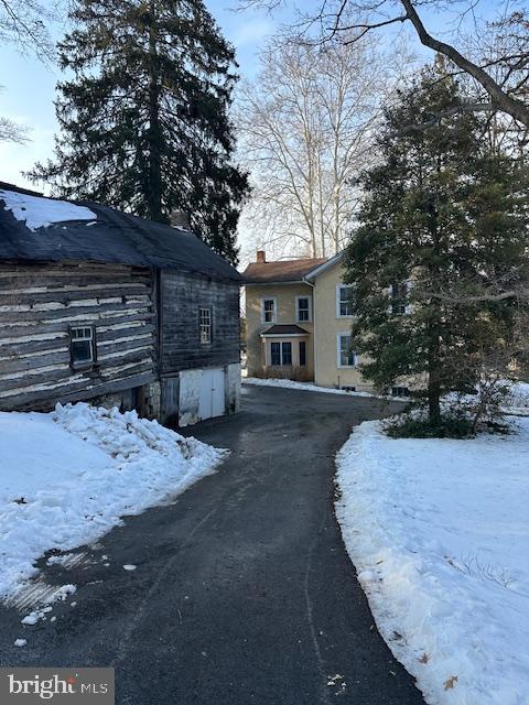 1556 S WHITFORD ROAD