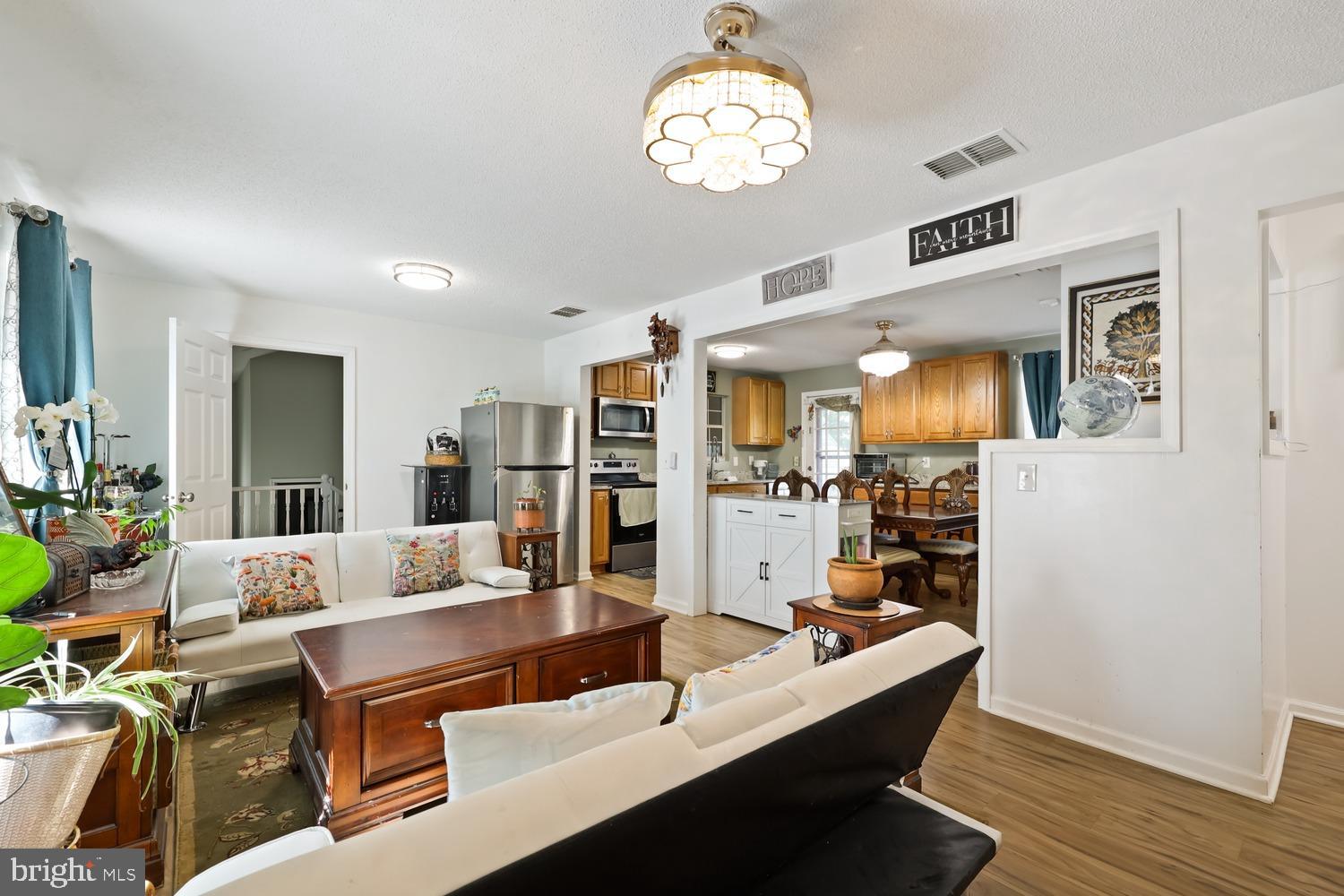 9463 ROGUES ROAD