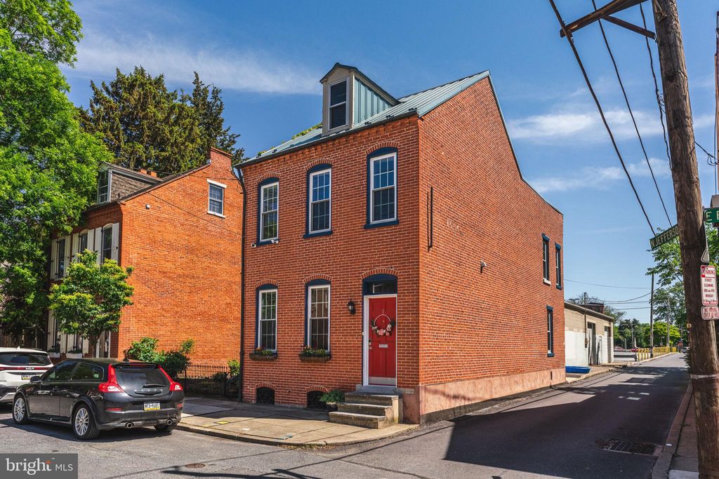 Photo of 226 E Frederick Street, LANCASTER, PA 17602 (MLS # PALA2069342)