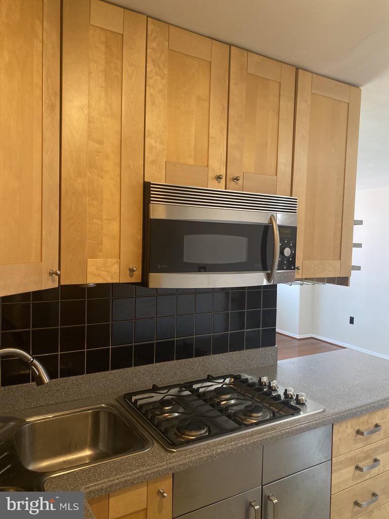 RIVER PLACE - Residential Lease