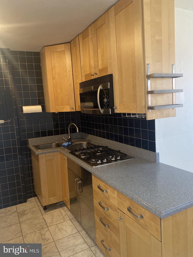 RIVER PLACE - Residential Lease