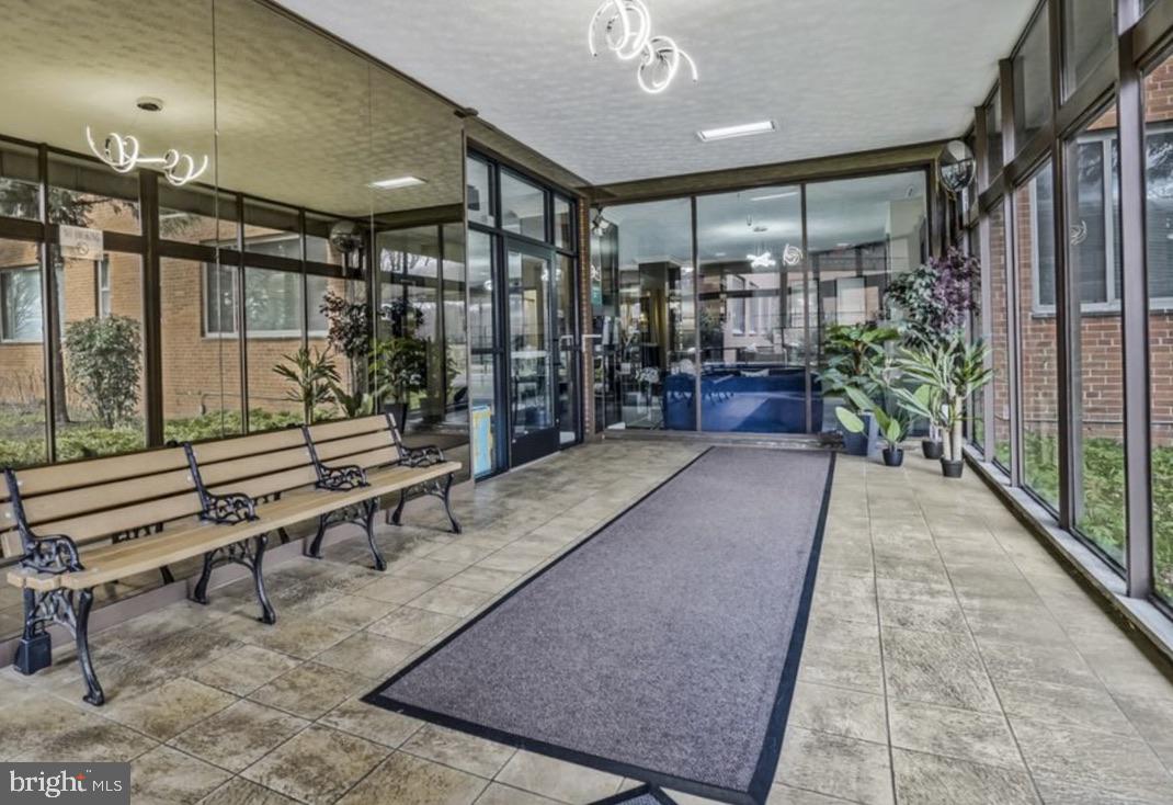 RIVER PLACE - Residential Lease