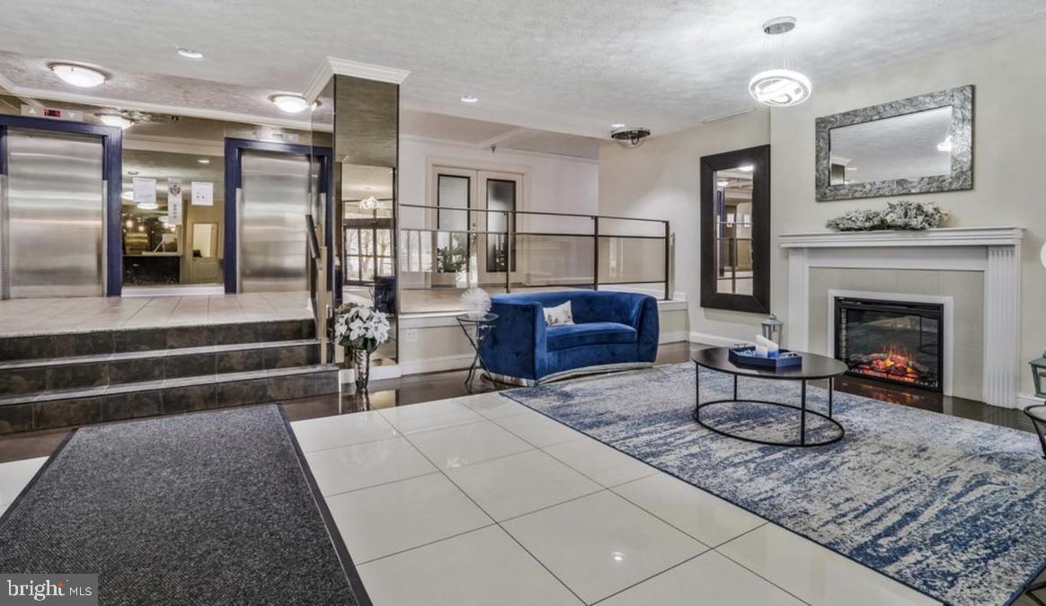 RIVER PLACE - Residential Lease