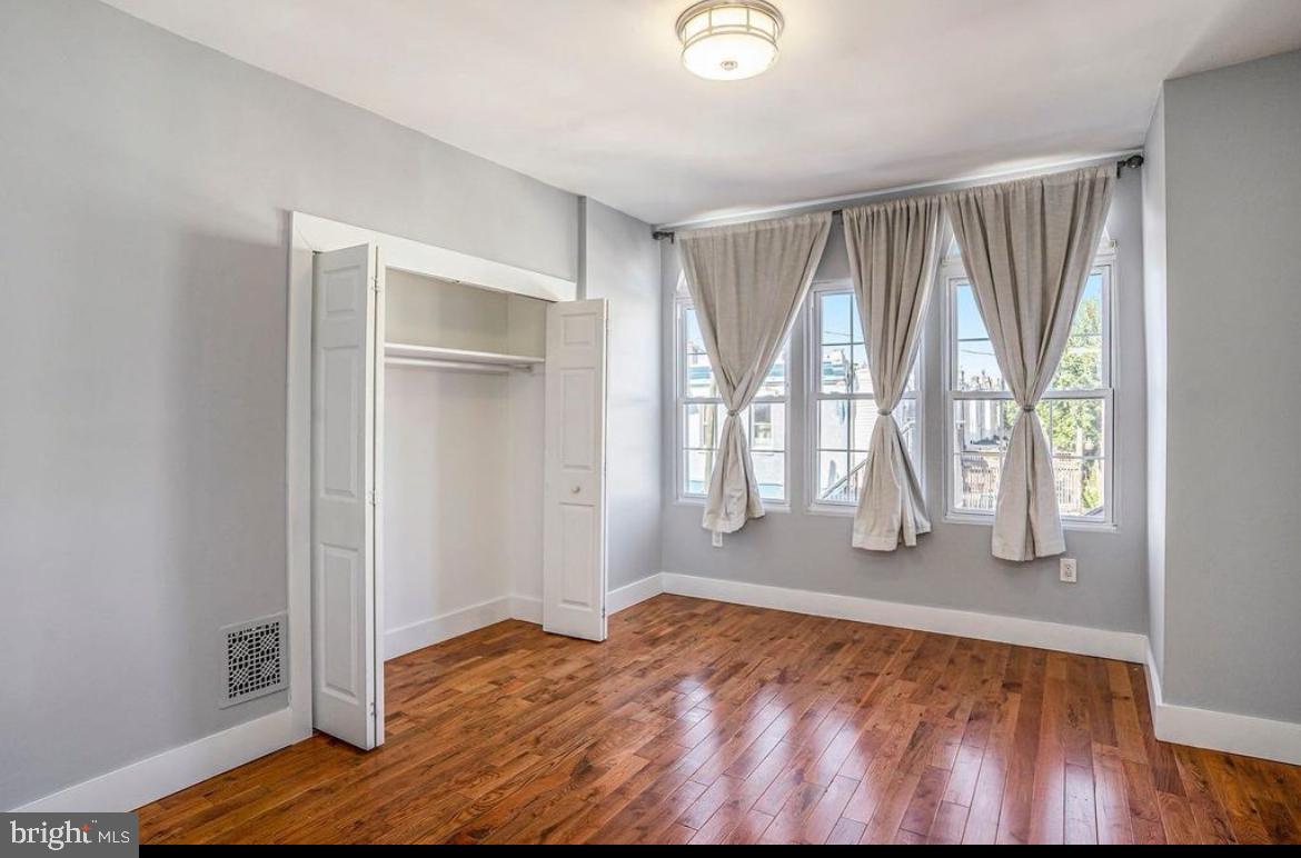 PORT RICHMOND - Residential Lease