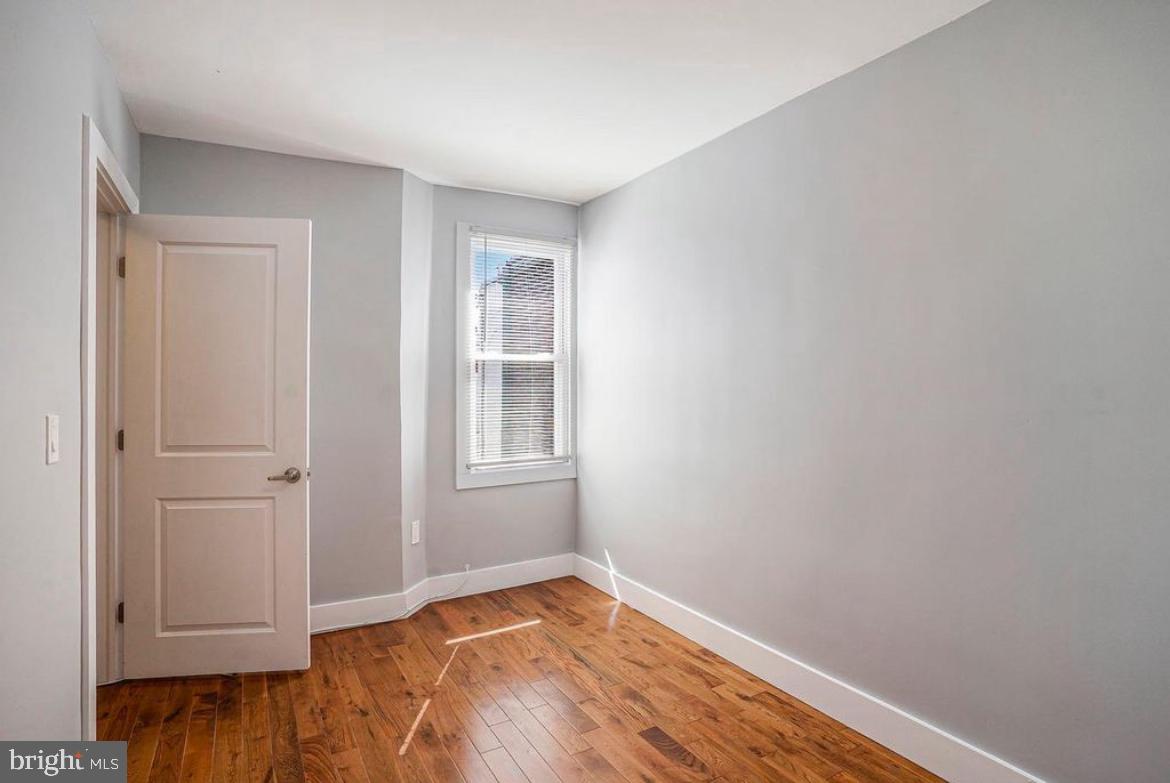 PORT RICHMOND - Residential Lease