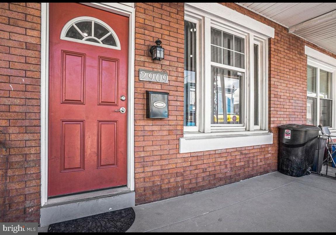 PORT RICHMOND - Residential Lease