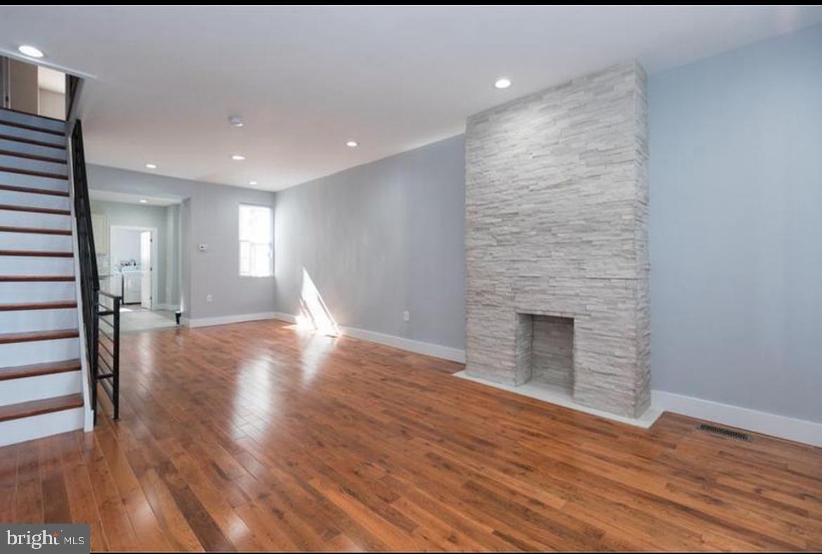 PORT RICHMOND - Residential Lease