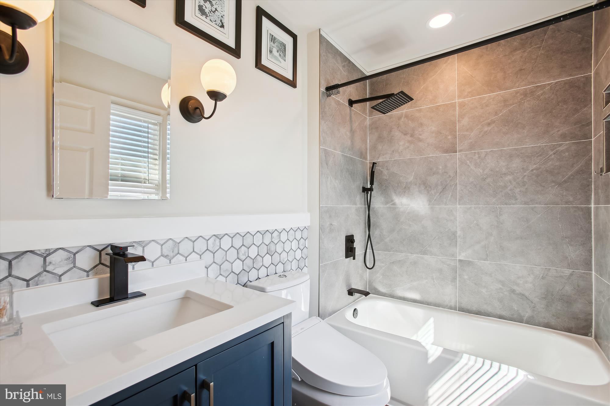 QUINCE ORCHARD KNOLLS - Residential