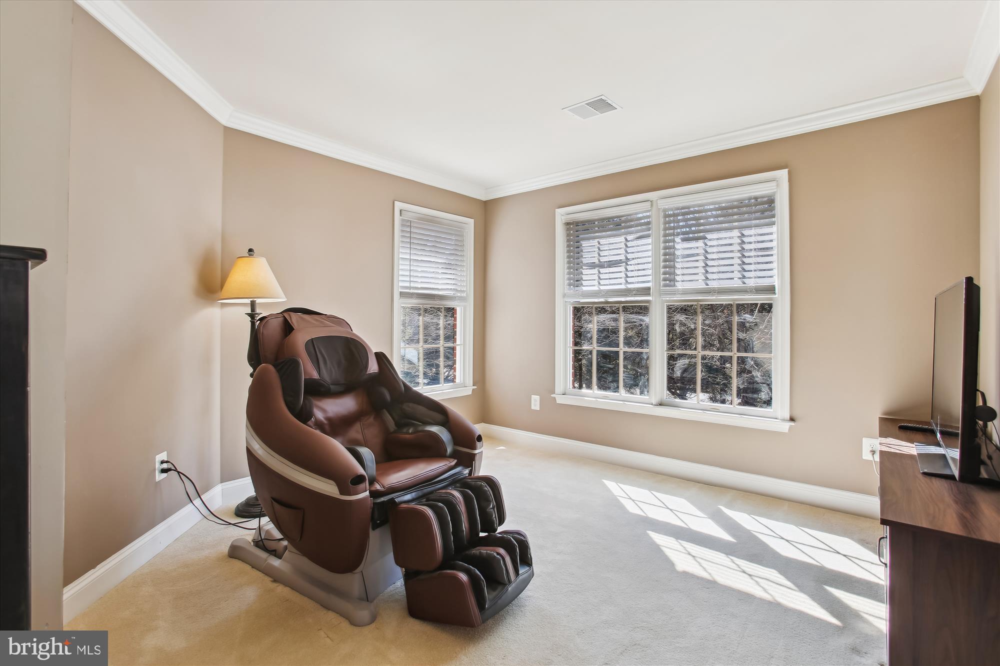 QUINCE ORCHARD KNOLLS - Residential