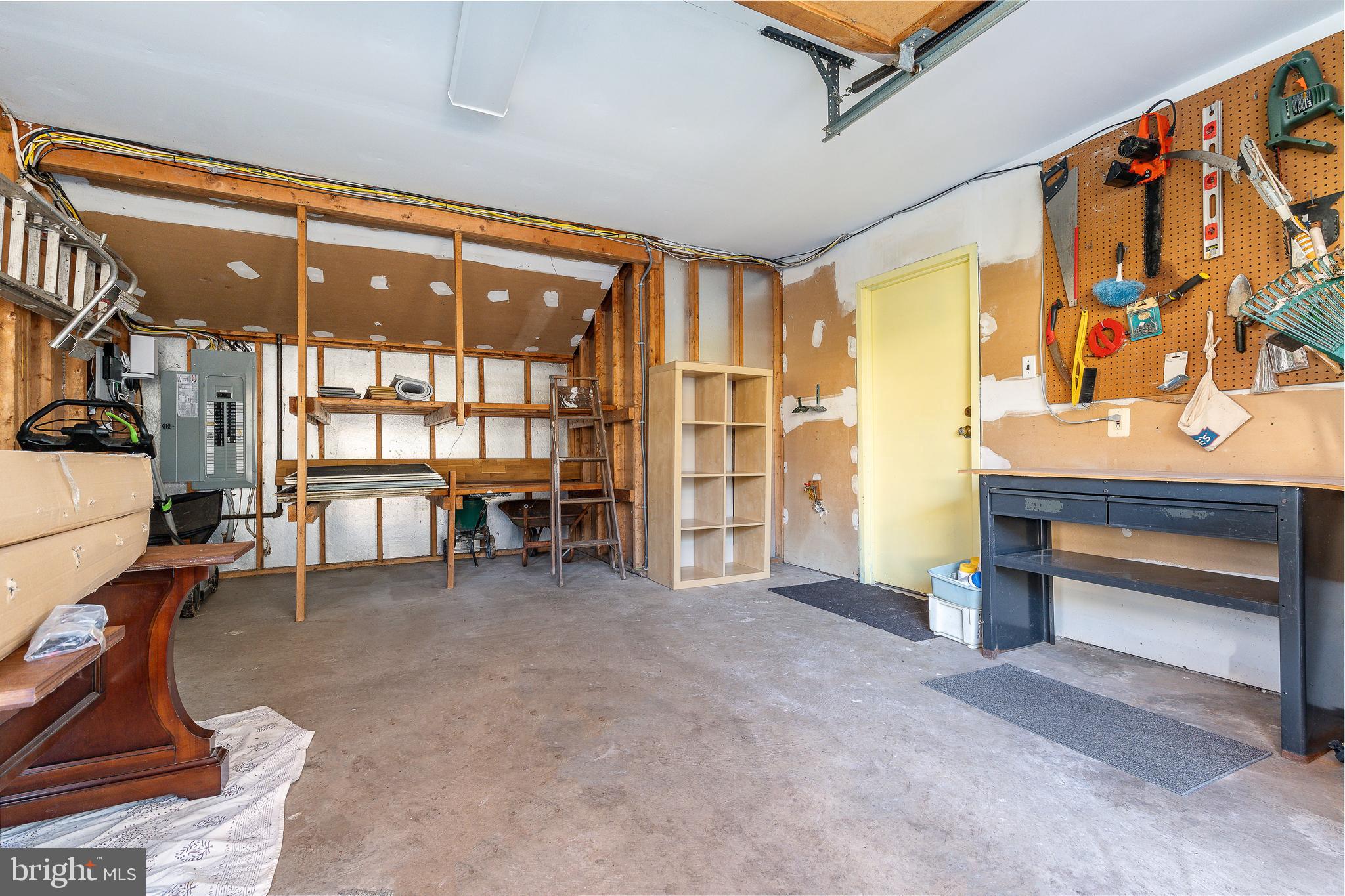 LAFAYETTE HILL - Residential