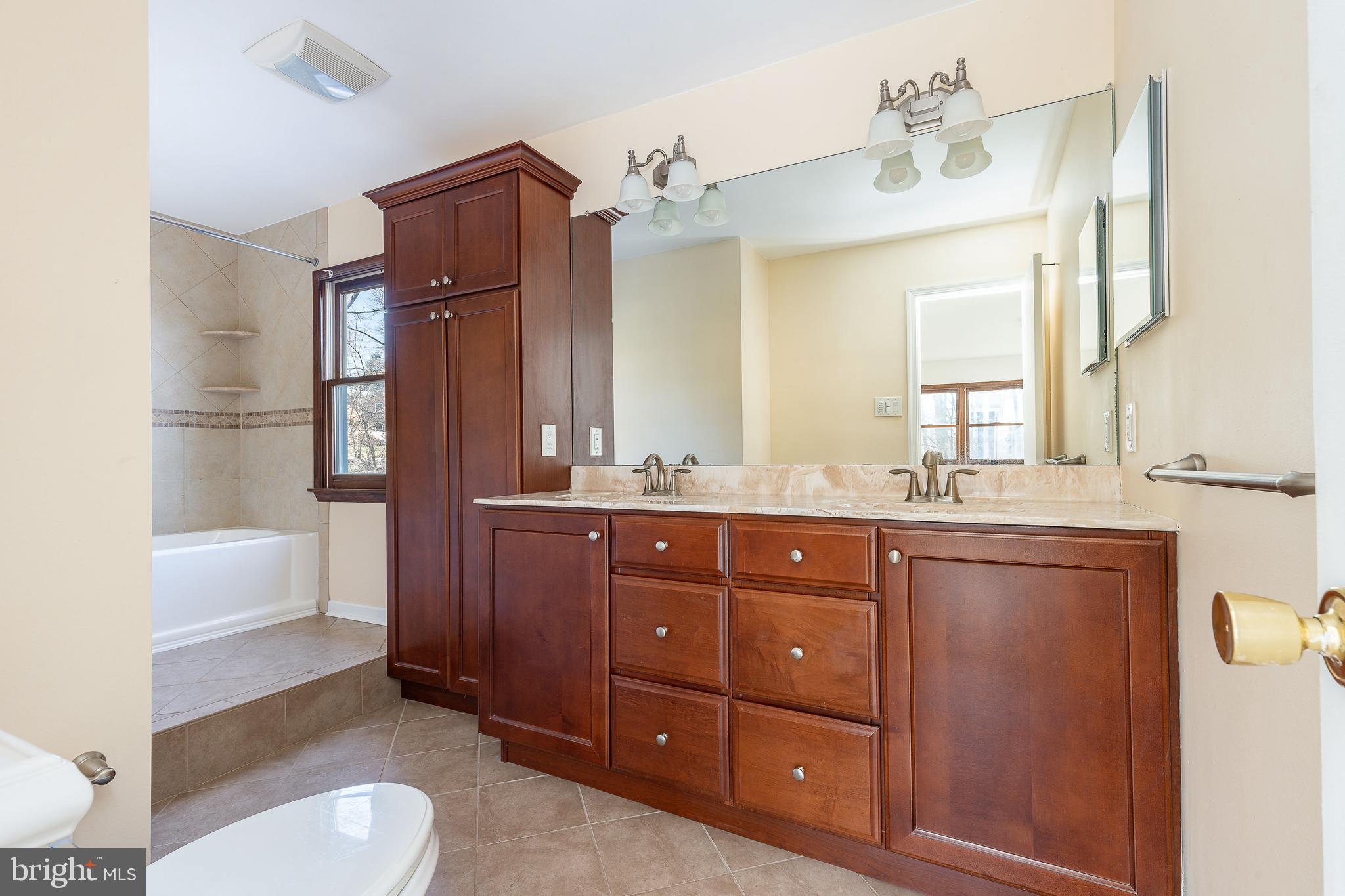 LAFAYETTE HILL - Residential