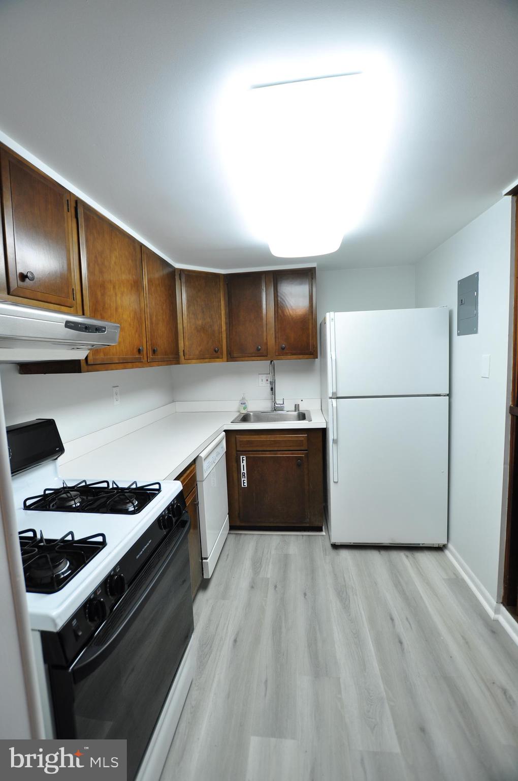 MONTGOMERY CENTURY - Residential Lease