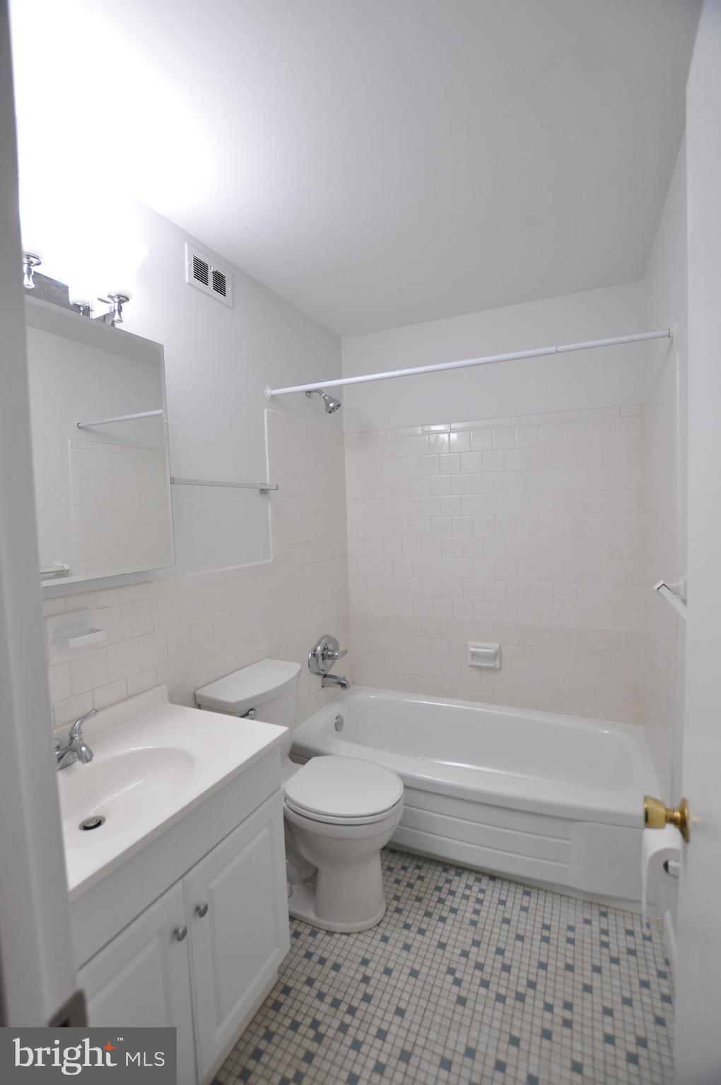 MONTGOMERY CENTURY - Residential Lease