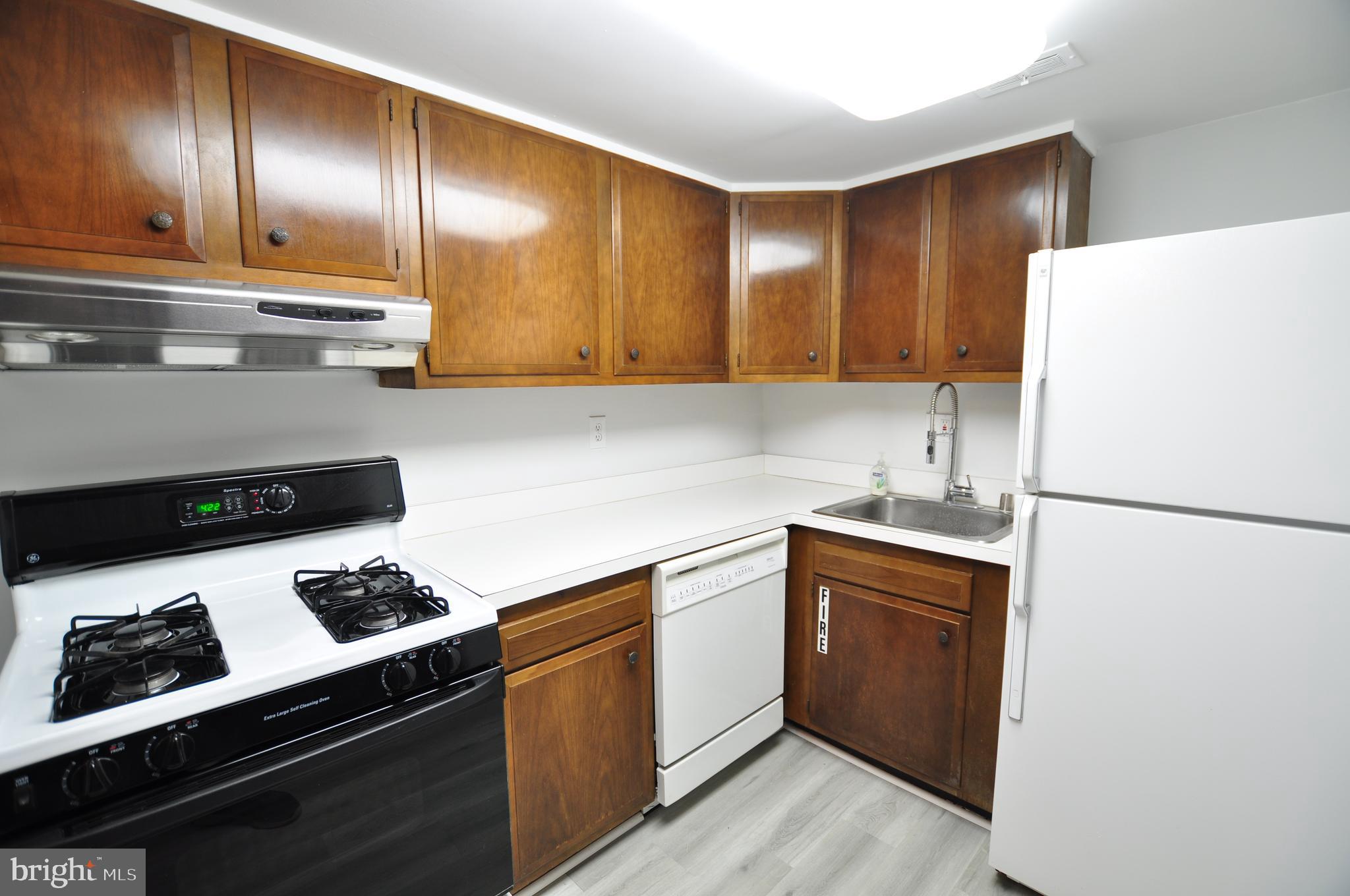 MONTGOMERY CENTURY - Residential Lease