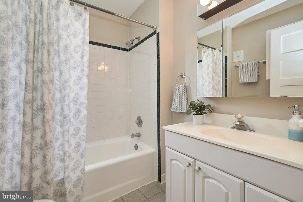 CARLIN SPRINGS - Residential