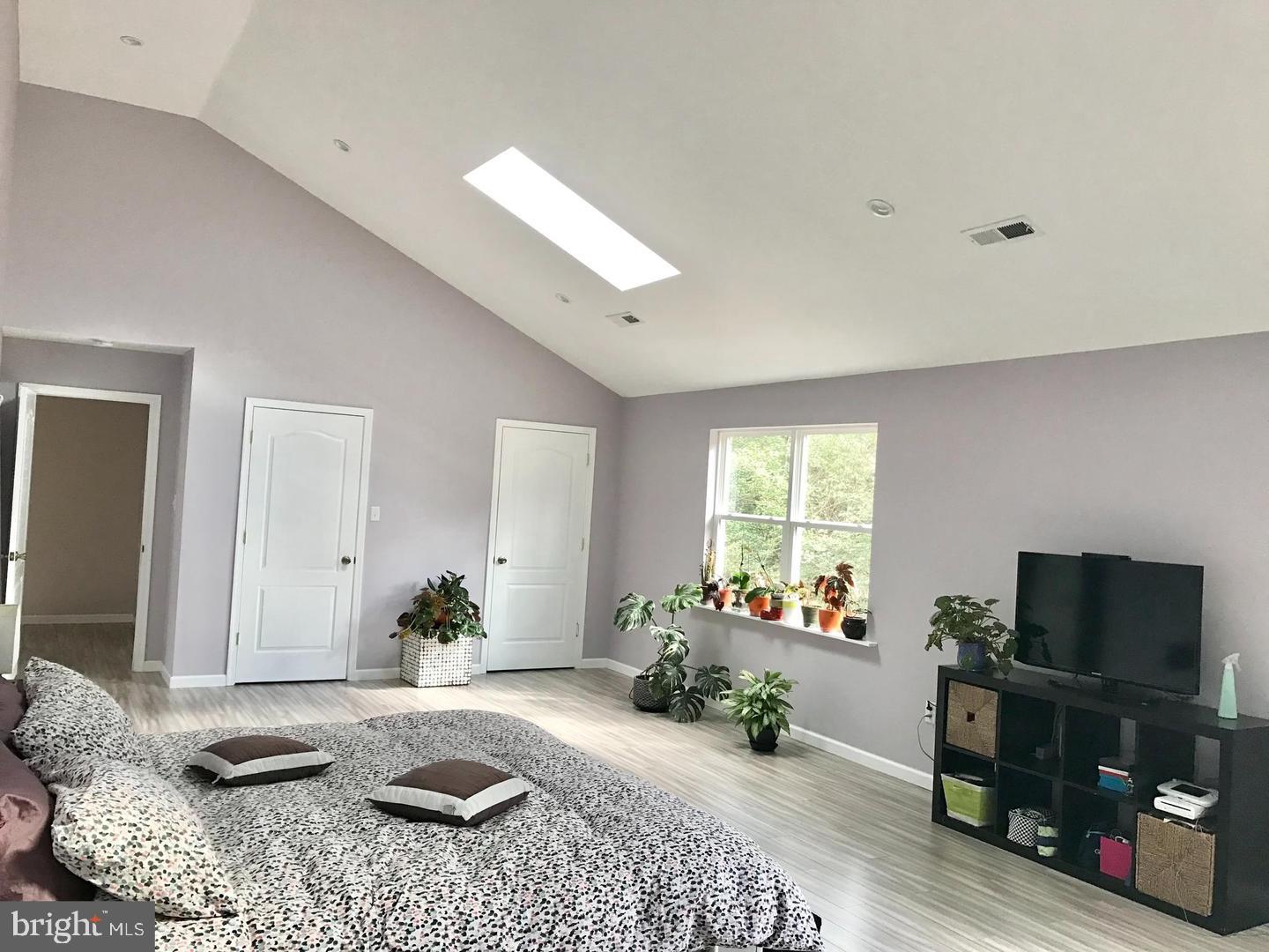 HUNTINGDON WOODS - Residential