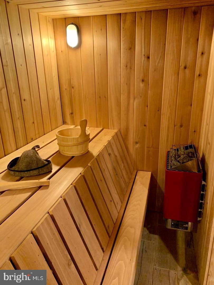 HUNTINGDON WOODS - Residential