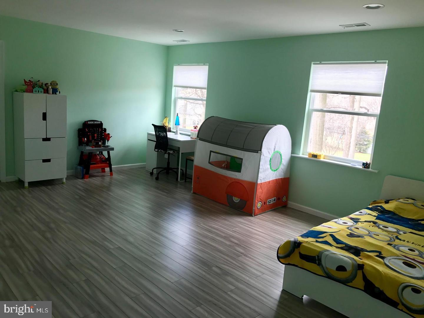 HUNTINGDON WOODS - Residential