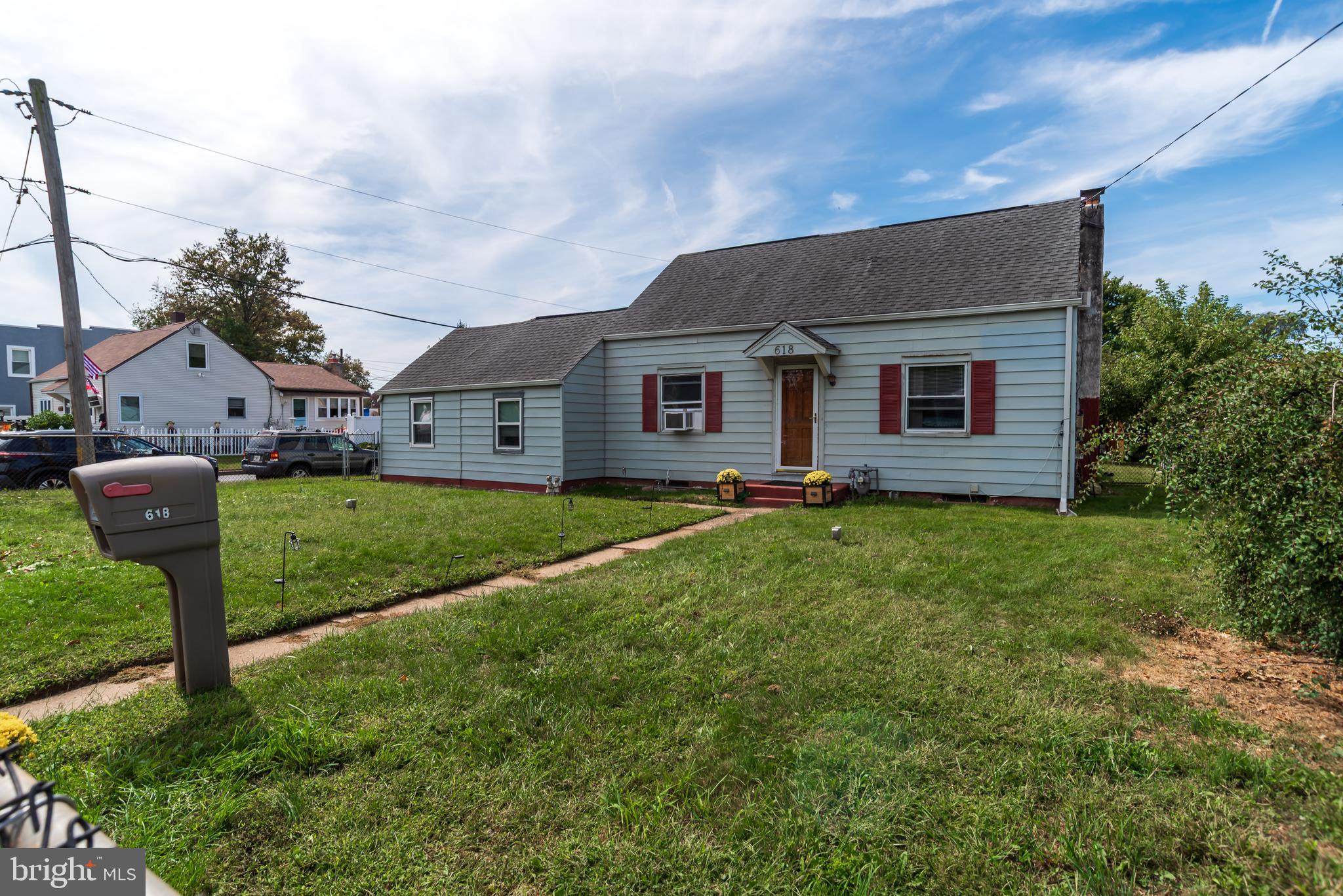 618 CEDAR AVENUE