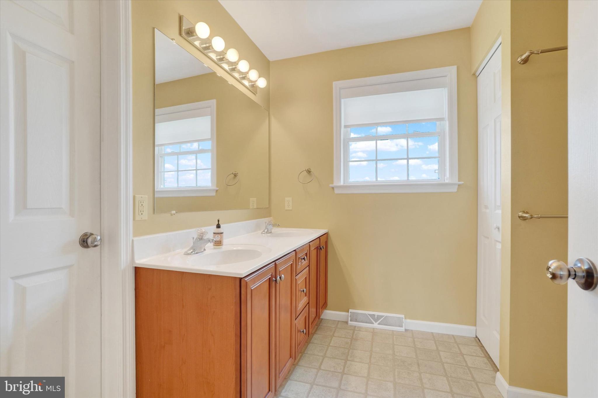 EAST MANCHESTER - Residential