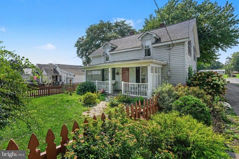 Homes For Sale - 90 Fairview Street<br/> CARLISLE, PA 17015