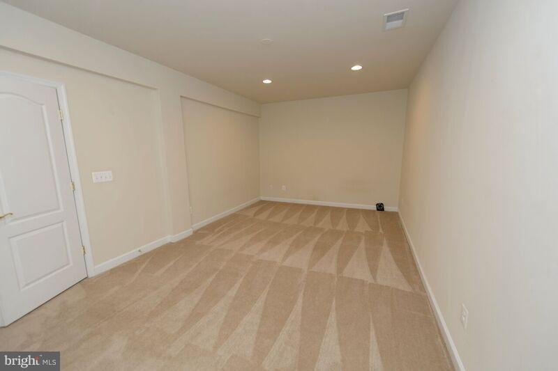 DAVIS ESTATES - Residential Lease