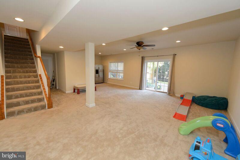 DAVIS ESTATES - Residential Lease