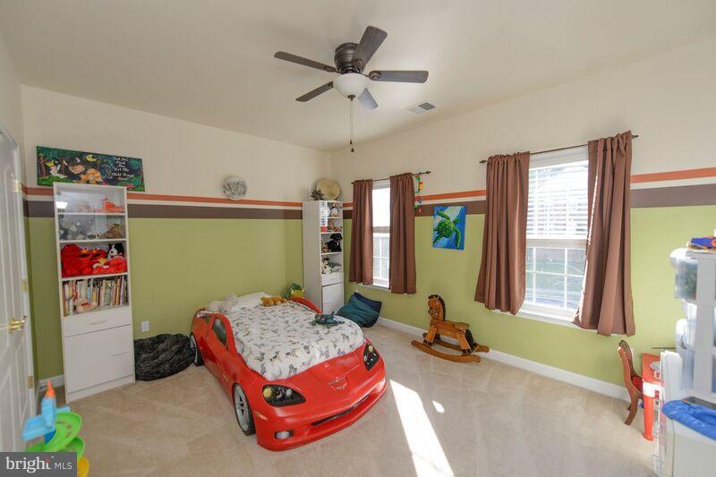 DAVIS ESTATES - Residential Lease