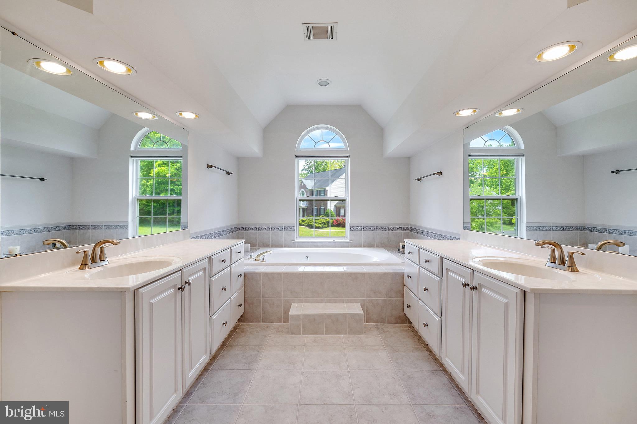 CALTOR MANOR - Residential