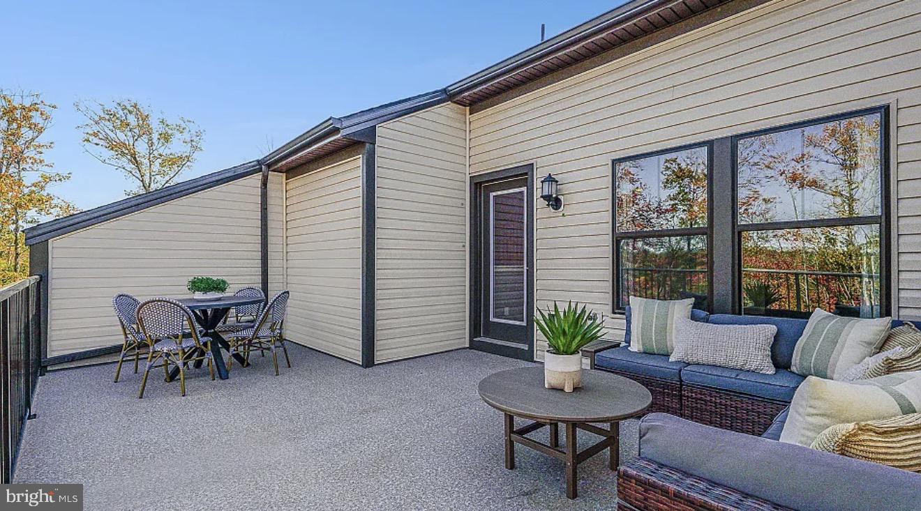 1252 CRESTED WOOD DRIVE