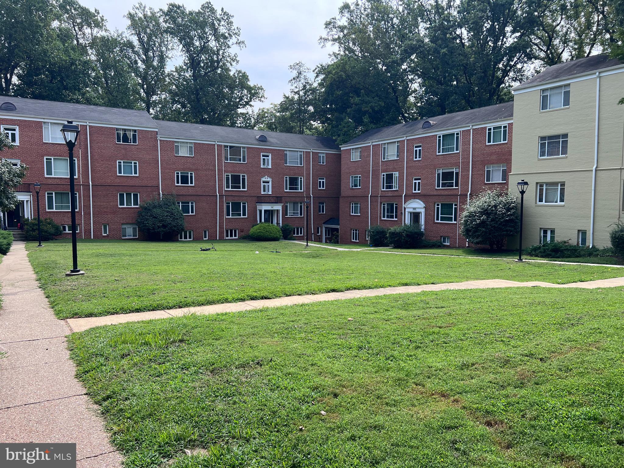 10413 MONTROSE AVENUE M-201