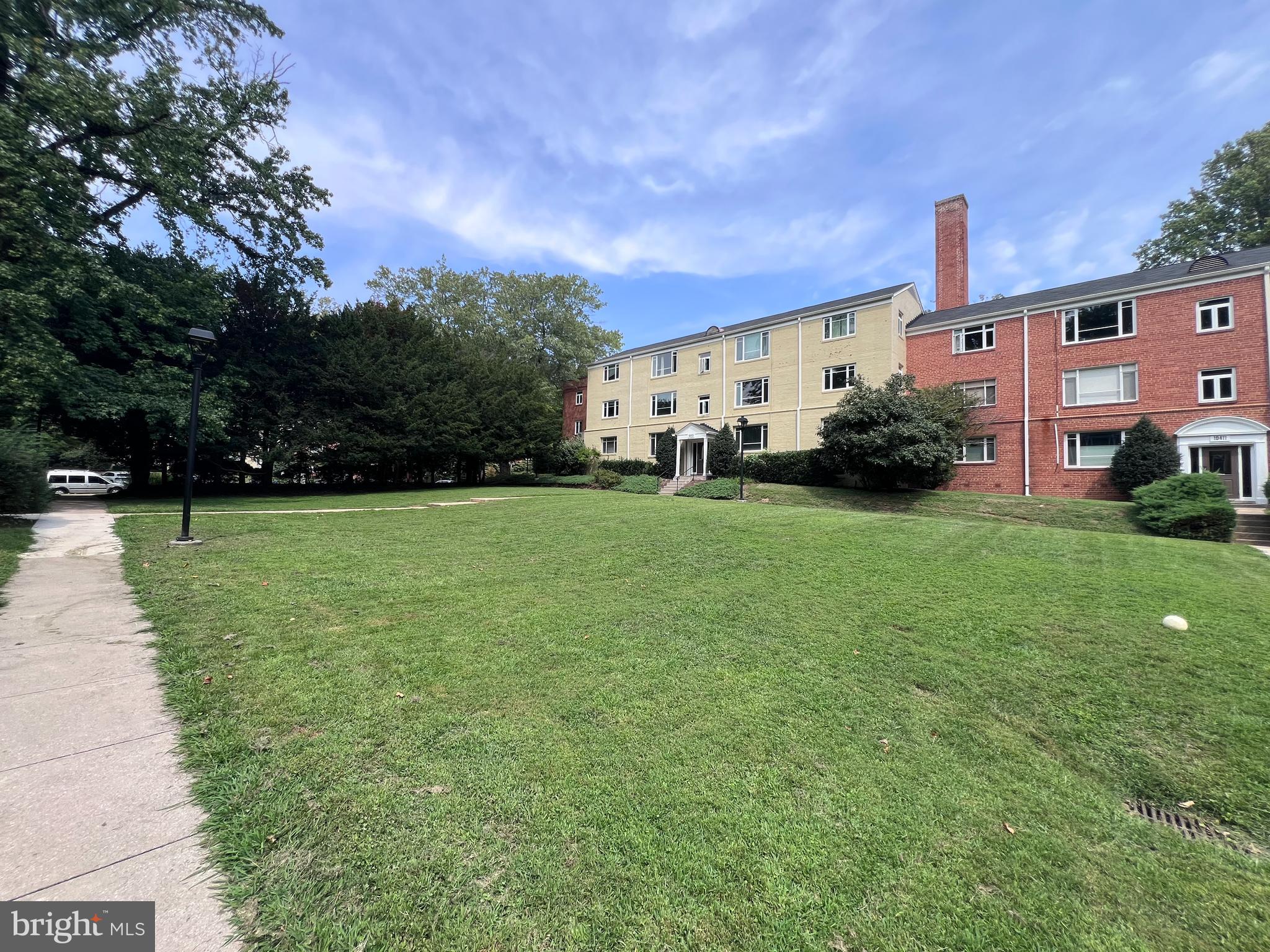 10413 MONTROSE AVENUE M-201