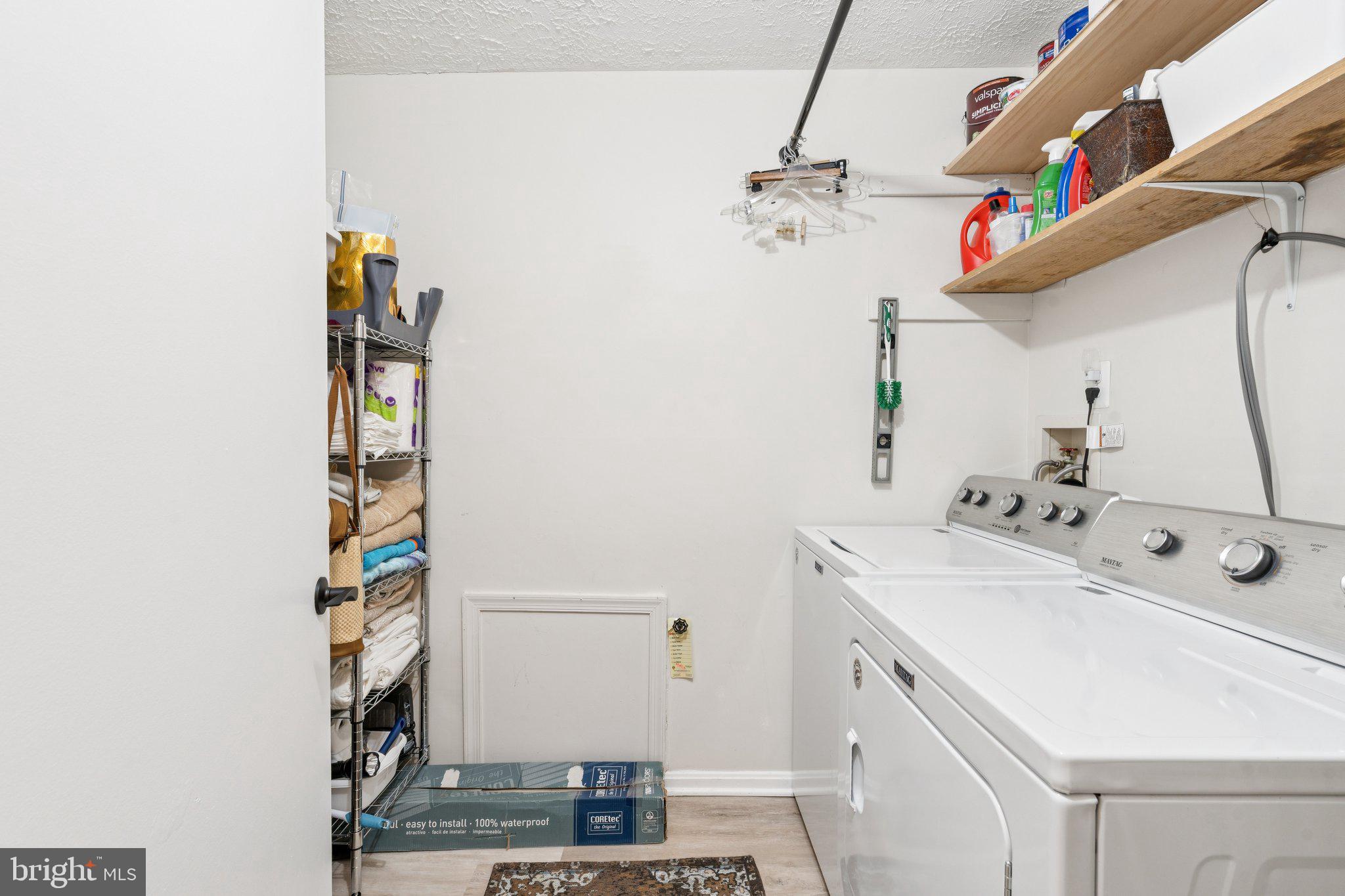 THE OAKTON - Residential