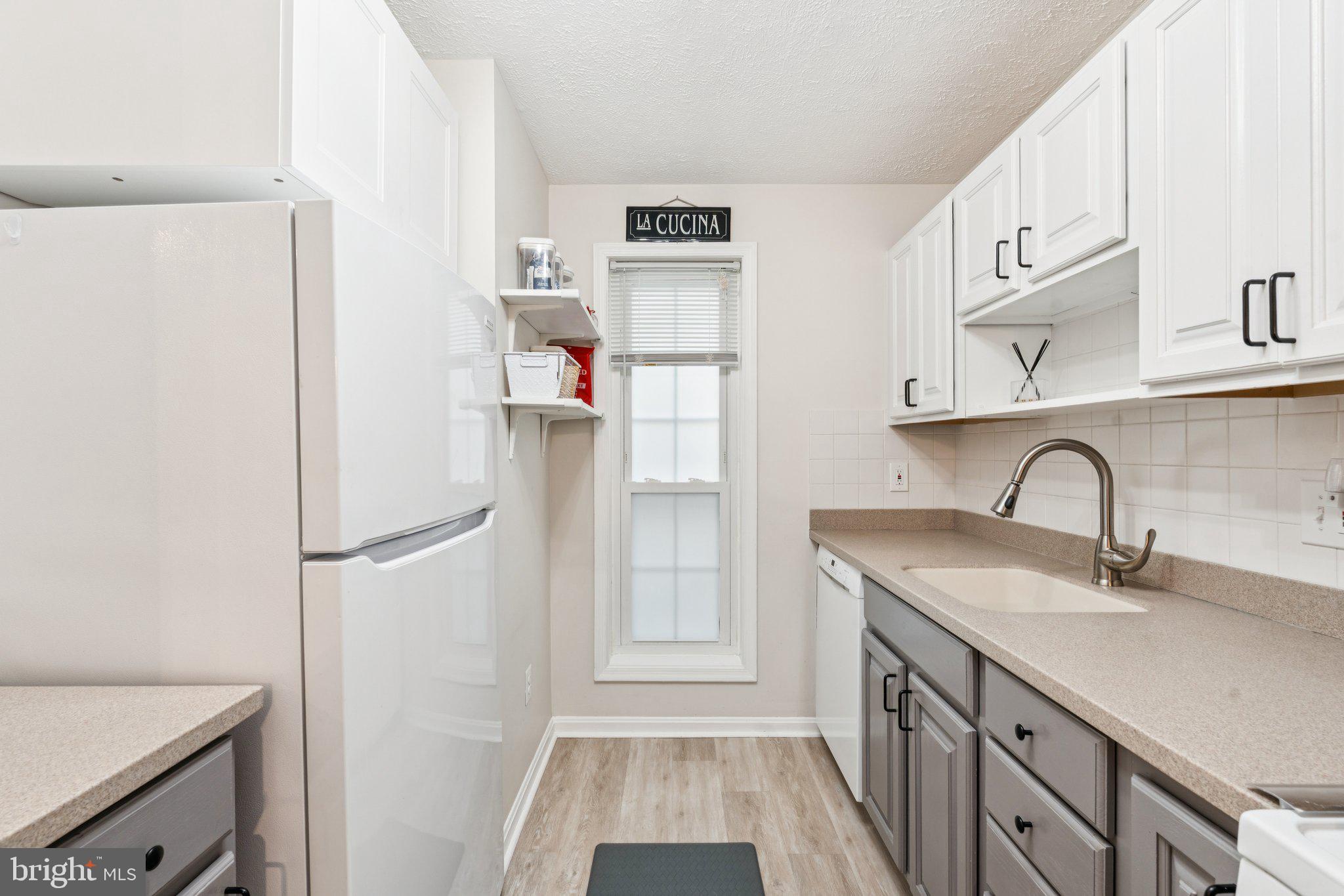 THE OAKTON - Residential